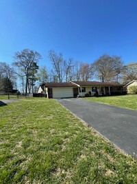 Building Photo - City of Maryville 37803 - 3 bedroom, 2 bat...