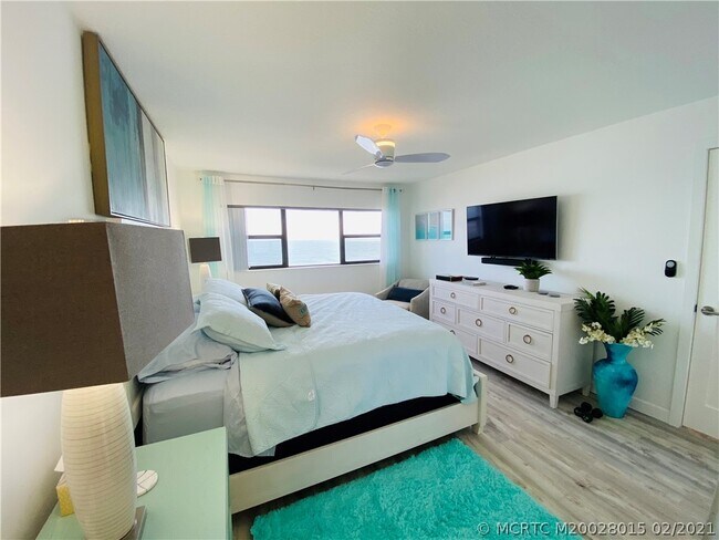 Building Photo - 7440 S Ocean Dr