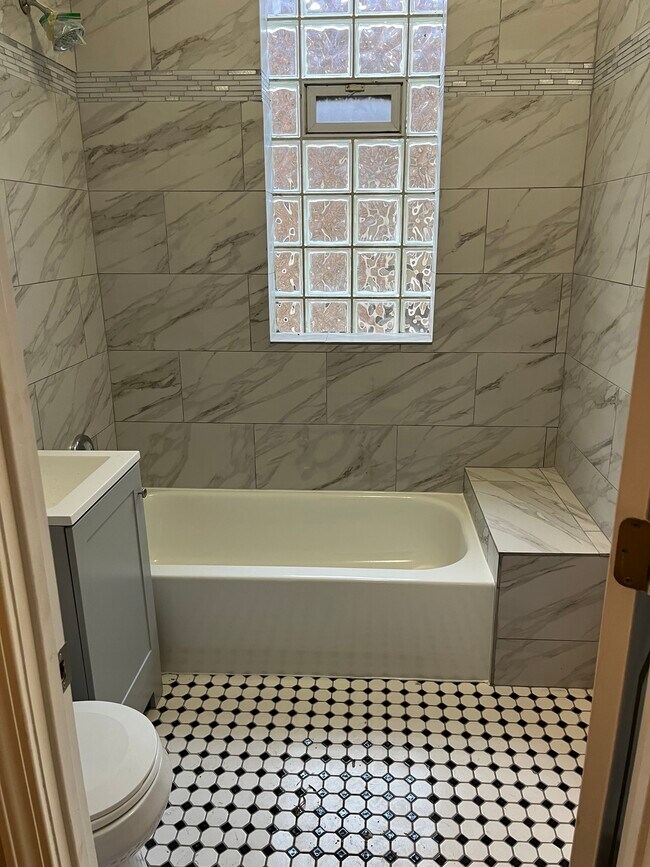 Building Photo - 4209 W Jackson Blvd