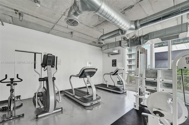 Building Photo - 444 NE 30th St