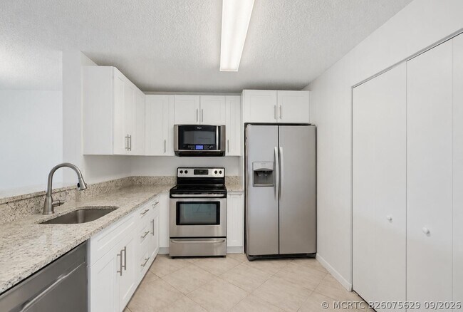 Building Photo - 9767 Kamena Cir