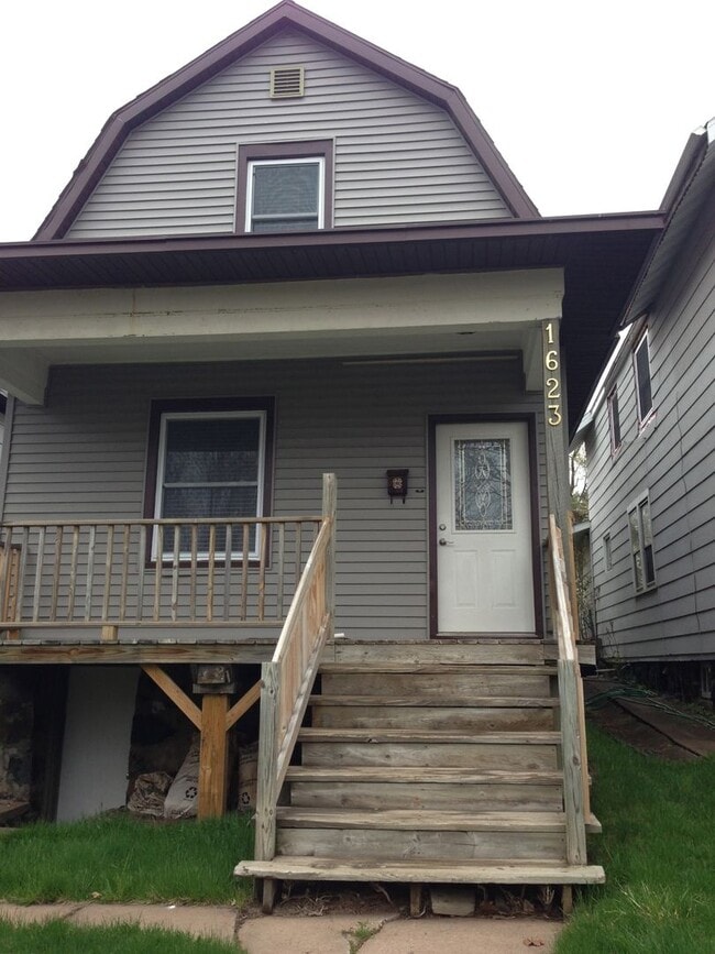 Building Photo - Duluth, MN - 4 bed - 2 bath