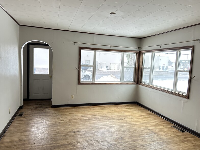 Building Photo - 711 3rd St