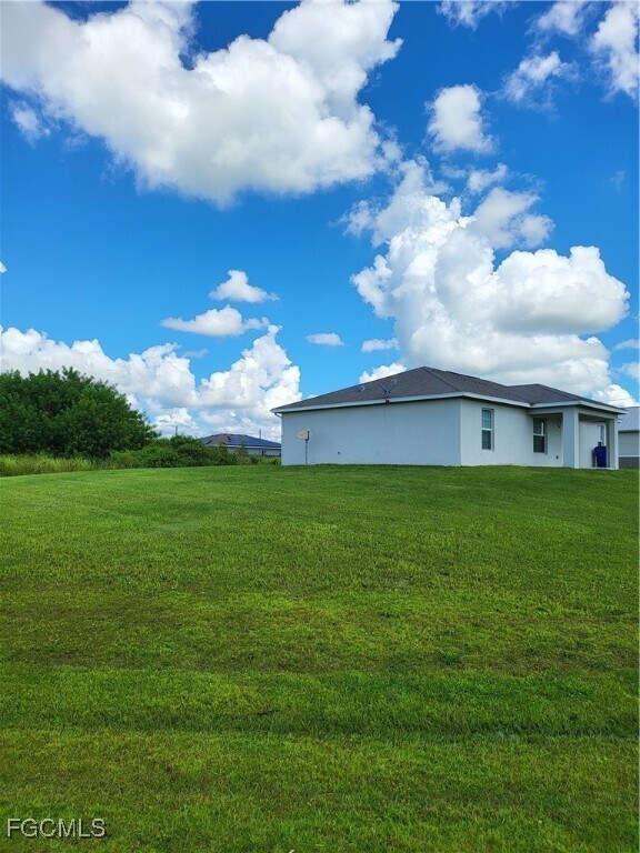 Building Photo - 9020 S Indio Cir