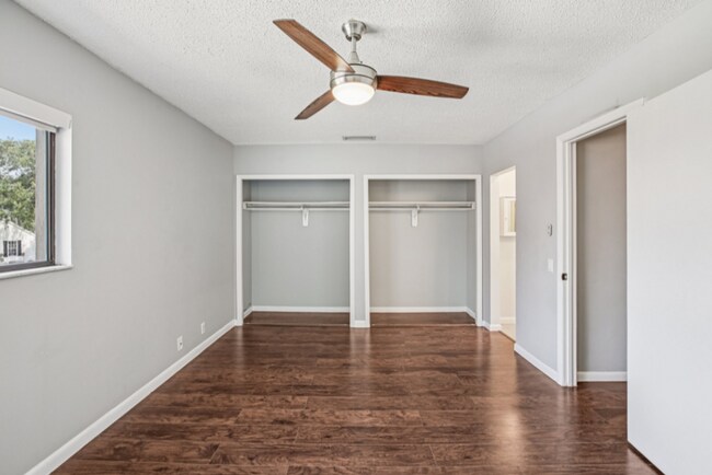Building Photo - Beautiful 2 bedroom 2.5 bath condo with an...