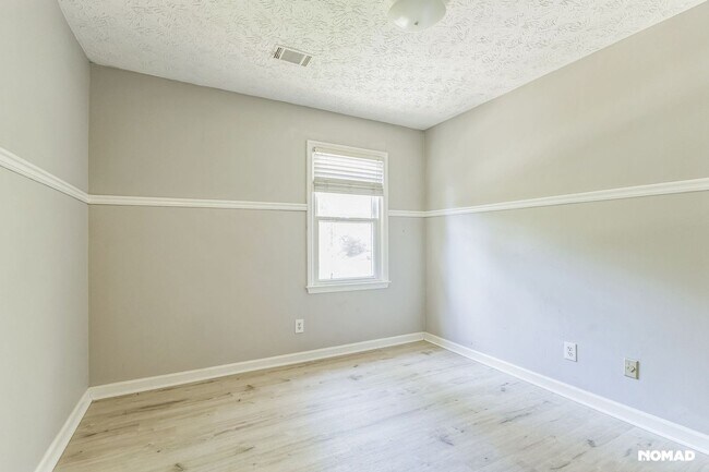 Building Photo - Spacious 5BR House in Marietta