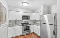Building Photo - 1 bedroom in Chicago IL 60056