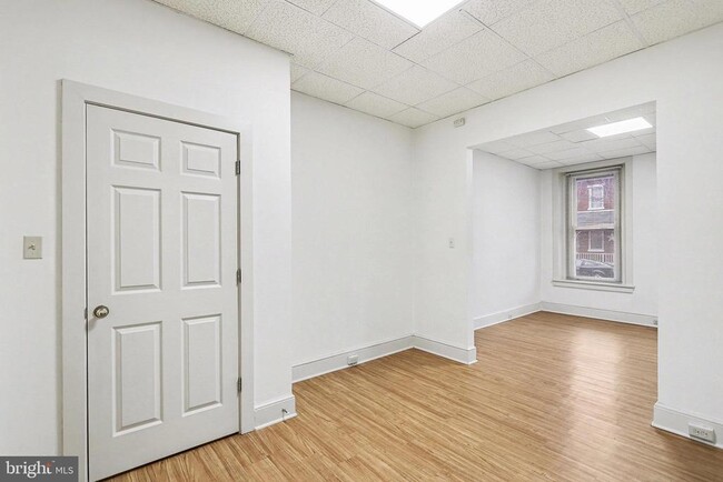 Building Photo - 136 E Lemon St