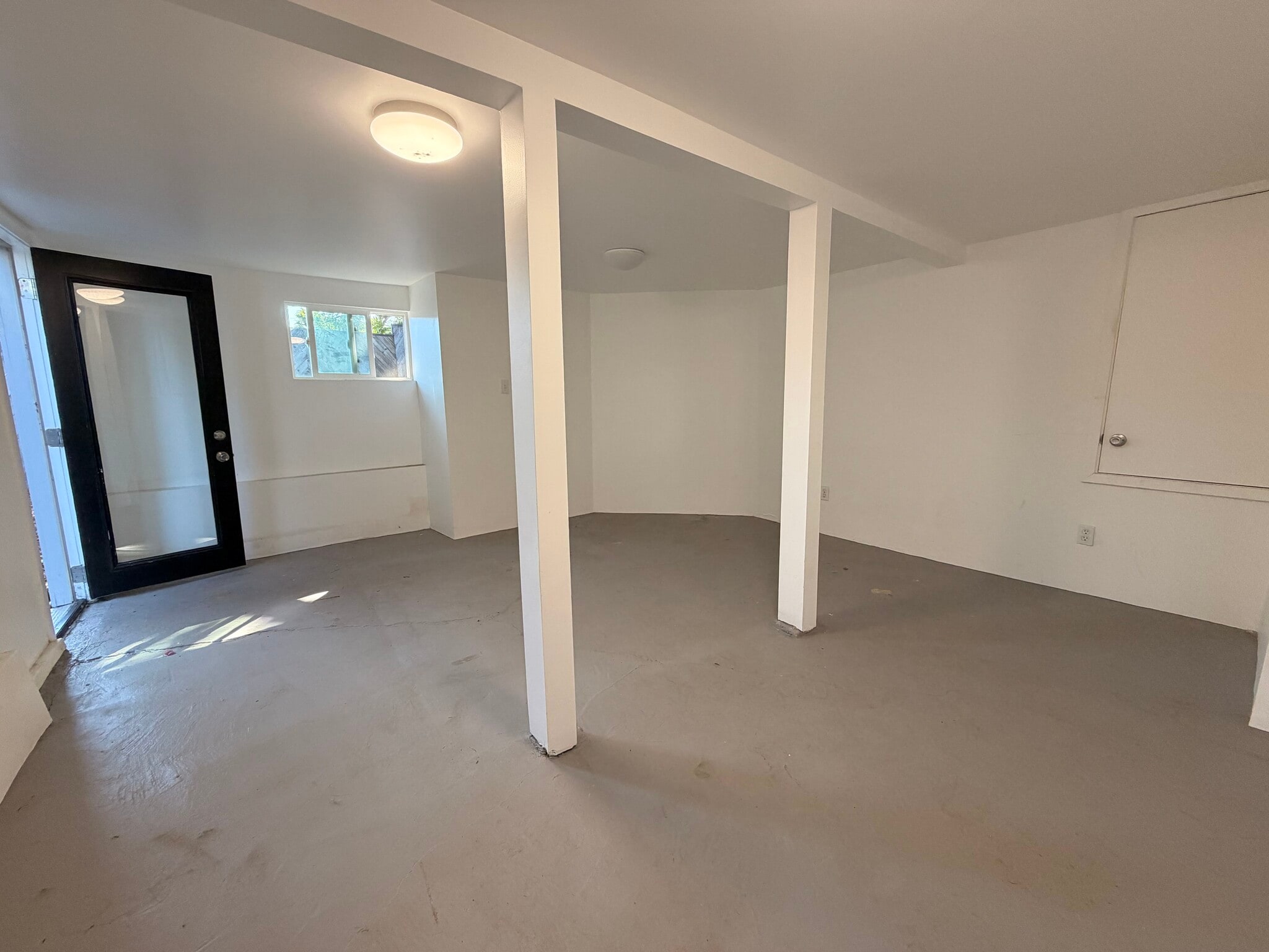 Building Photo - 4912 Mendota Ave