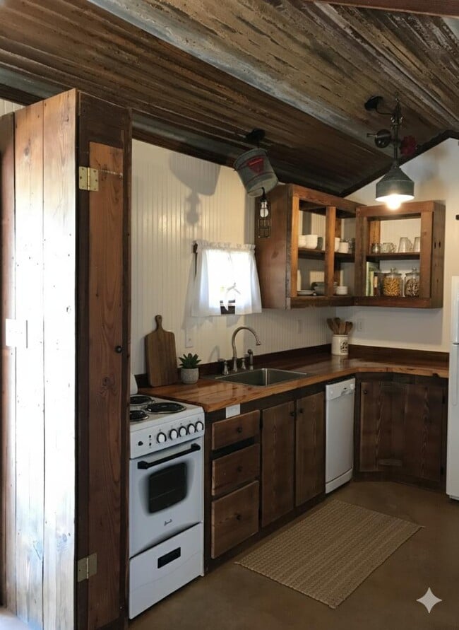 Building Photo - 601 Live Oak St