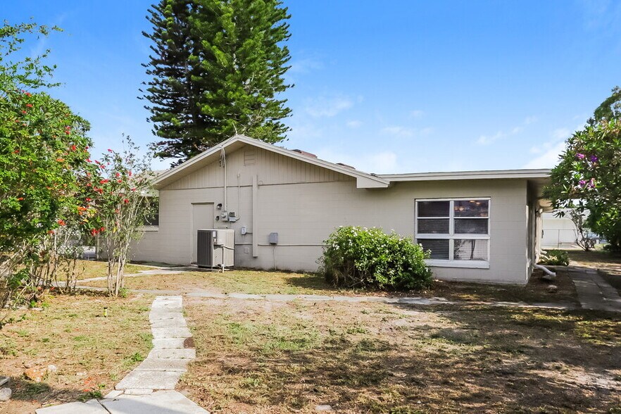 Building Photo - 144 Shelley Dr