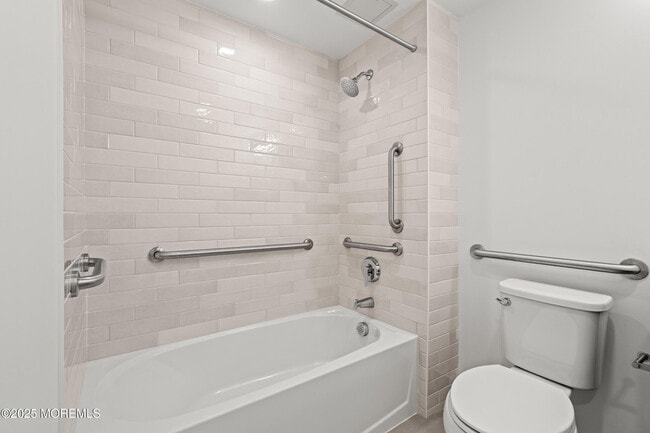 Building Photo - 165 Pavilion Ave