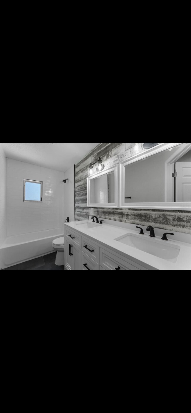 Building Photo - 840 Bethune Dr