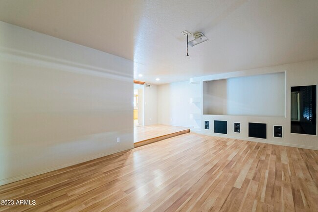 Building Photo - 5802 W Frier Dr