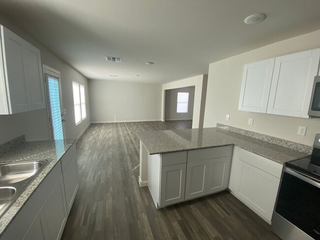 Building Photo - Newer Build 4 Bed/2 Bath In Arizona City