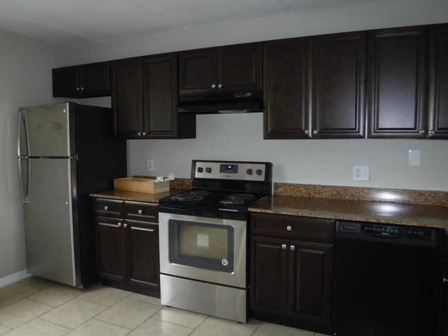 Kitchen - 1910 S Palmetto Ave