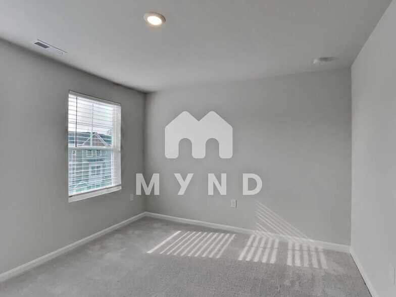 Building Photo - Room in Townhome on Sweet Lilac Wy