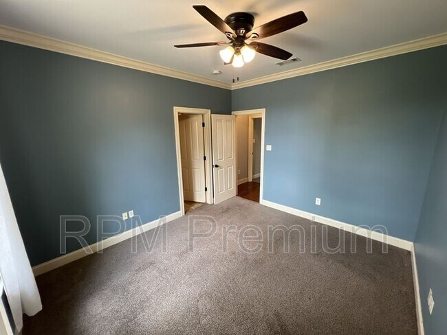 Building Photo - 7335 Oak View Dr.