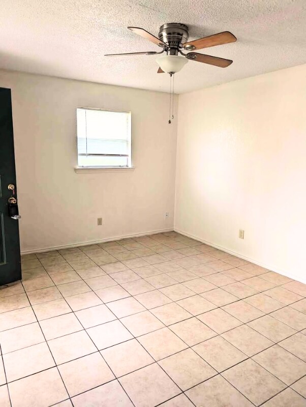 Building Photo - 505 Hackberry St