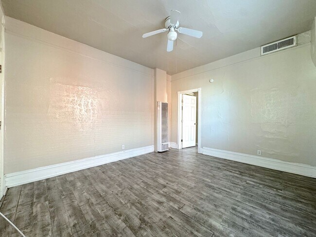 Building Photo - Central EL Paso(close to downtown) 1 bed/1 bath duplex. Water/Trash Service Included