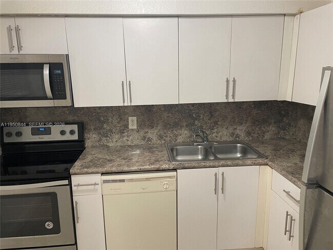 Building Photo - 4235 N University Dr