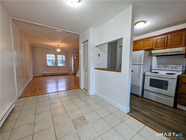 Building Photo - 10 Scuppo Rd