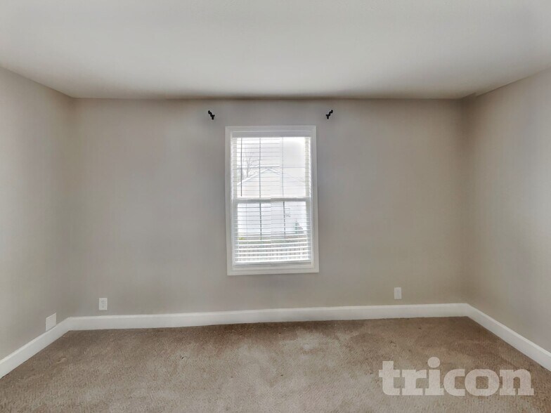 Building Photo - 947 Lavergne Ln