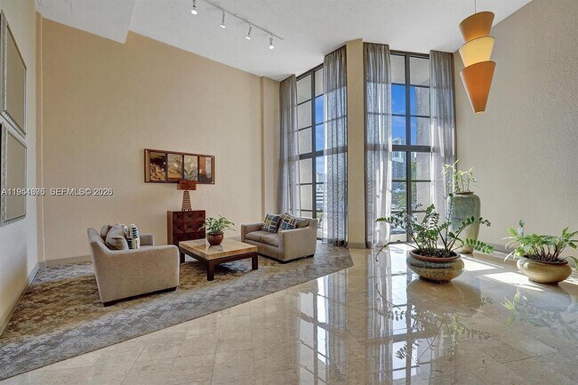 Building Photo - 400 Leslie Dr