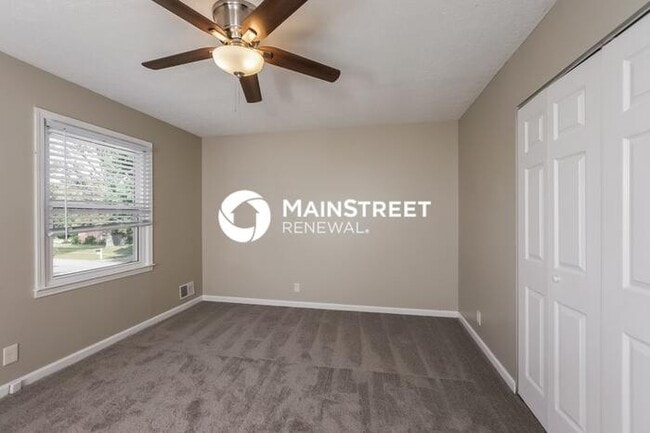 Building Photo - 4 Bedroom Pet-Friendly Home in Louisville,...