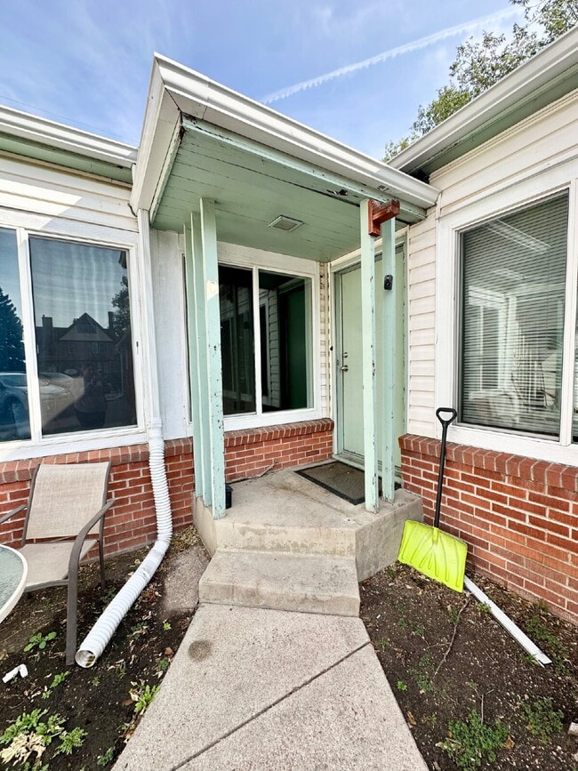 Building Photo - "Charming 1-Bedroom Haven in Cheyenne's He...