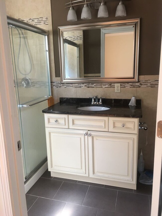 Building Photo - 97 Tichenor St