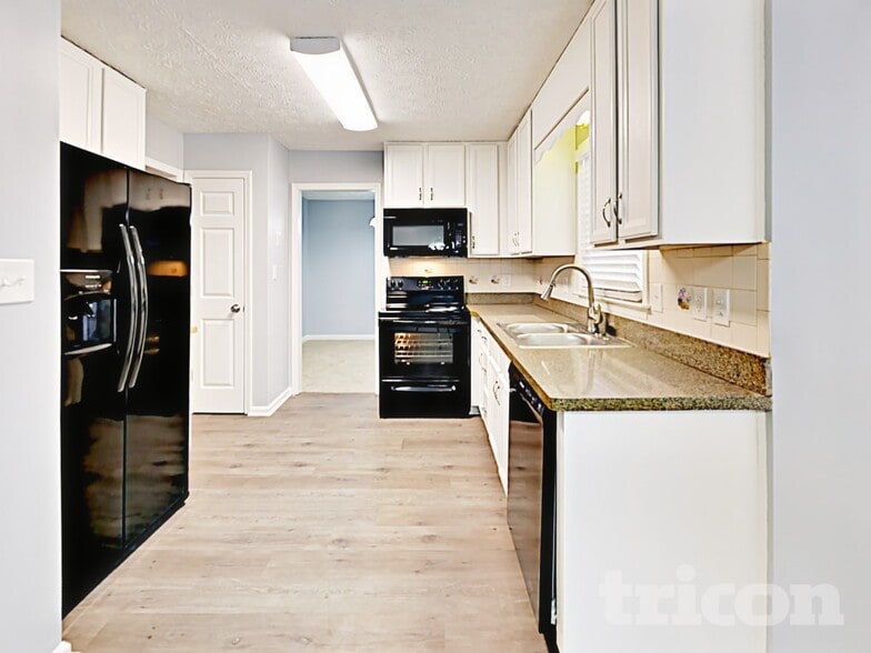 Building Photo - 262 Maplelake Dr