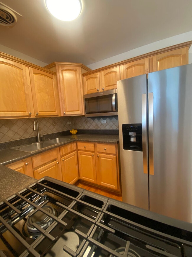 Building Photo - 4600 N Cumberland Ave