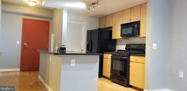 Building Photo - 1117 10th St NW