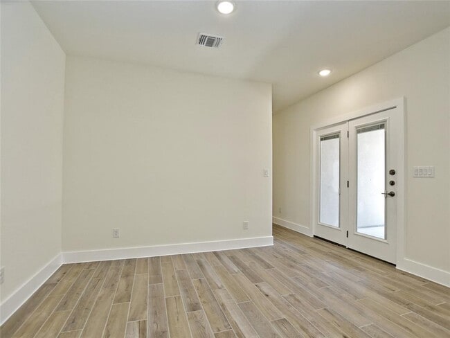 Building Photo - 412 Parkline Dr