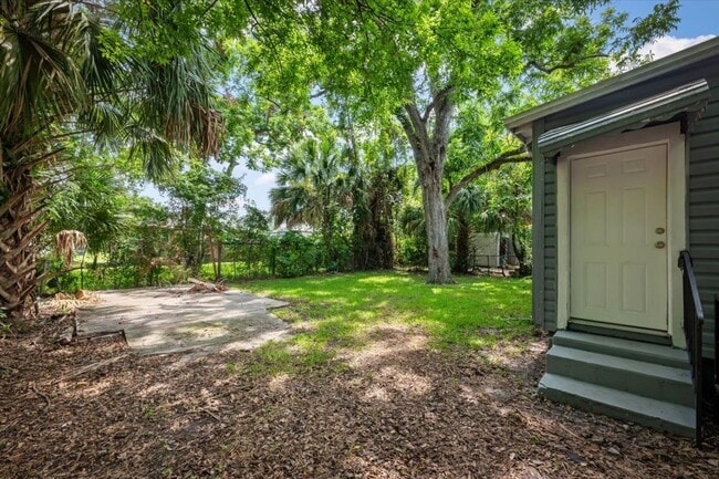 Building Photo - 1066 W 13th St