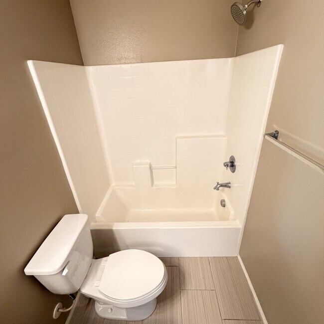 Building Photo - Modern 3-story townhouse in Eastvale-MOVE-IN SPECIAL $2595 FOR FIRST 3 MONTHS!