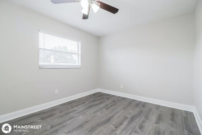 Building Photo - 505 E Palmetto Ave
