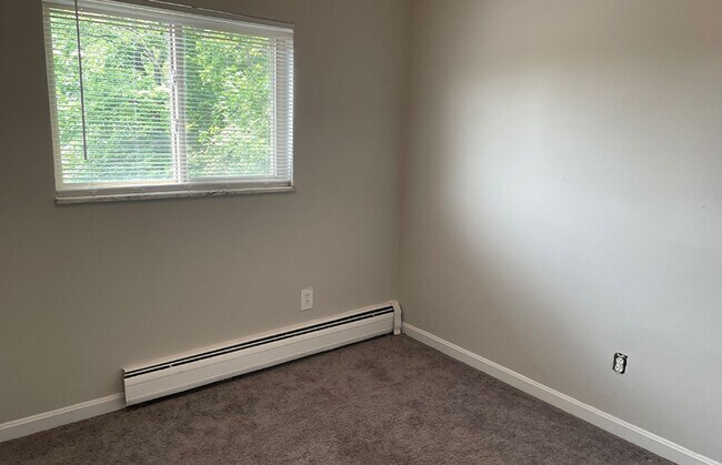 Building Photo - 550 Lowell Ave