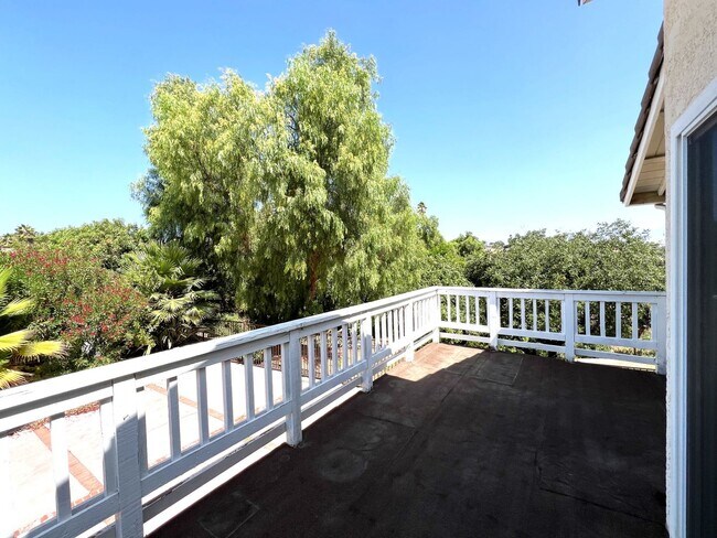 Building Photo - Beautiful 3 Bedrooms, 2.5 Bathrooms Single...