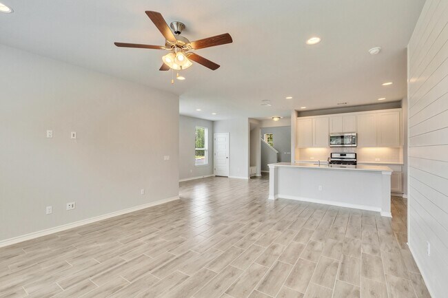 Building Photo - 701 Hays Hill Dr