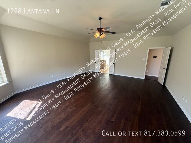 Building Photo - 1228 Lantana Ln