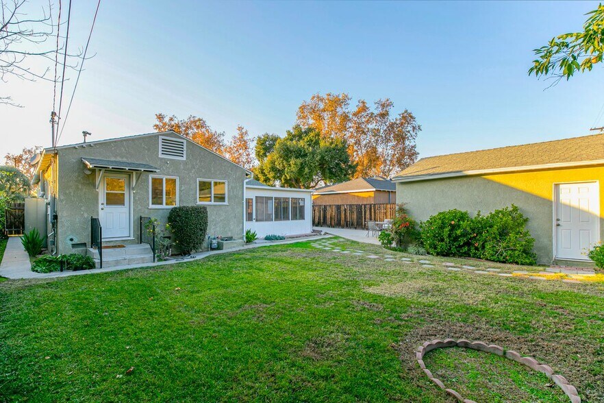 Building Photo - 2206 N Orchard Dr