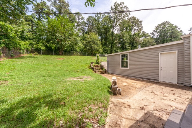 Building Photo - 833 Grove St