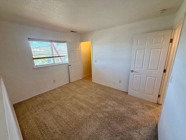 Building Photo - 537 Canyon View Dr