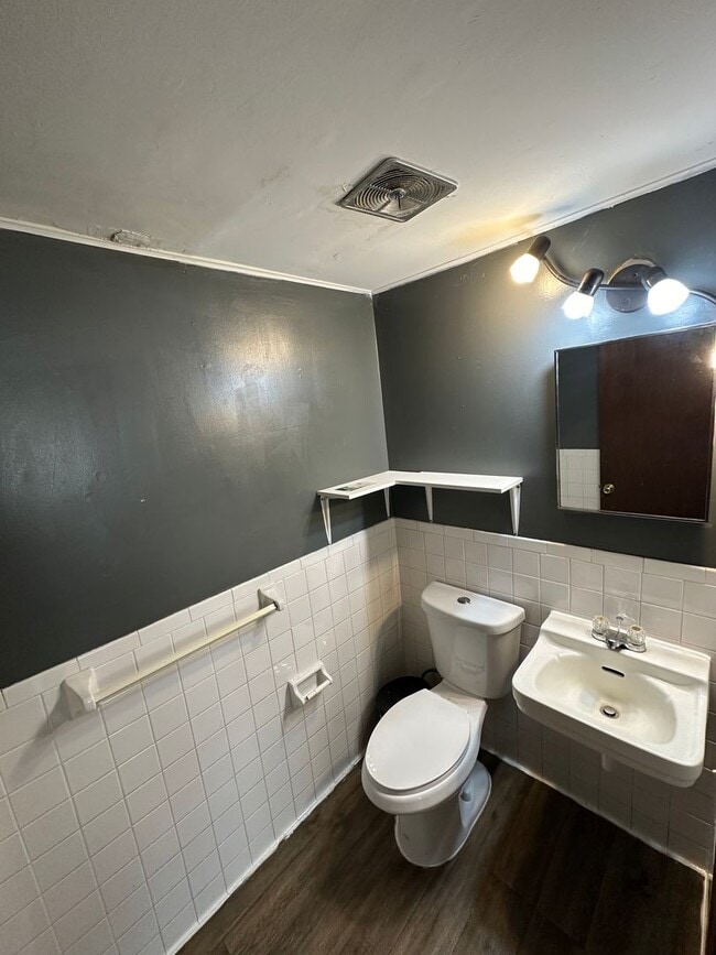 Building Photo - 3 Bed, 1.5 Bath Home in Prime Columbia Heights Location