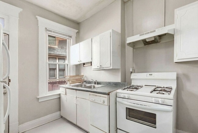 Building Photo - 204 Chittenden Ave