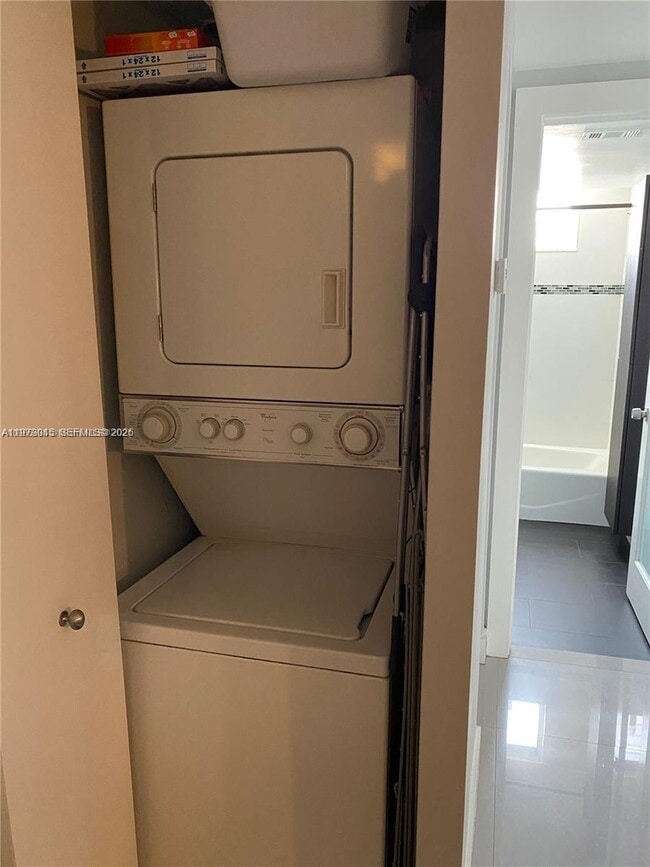 Building Photo - 921 Jefferson Ave