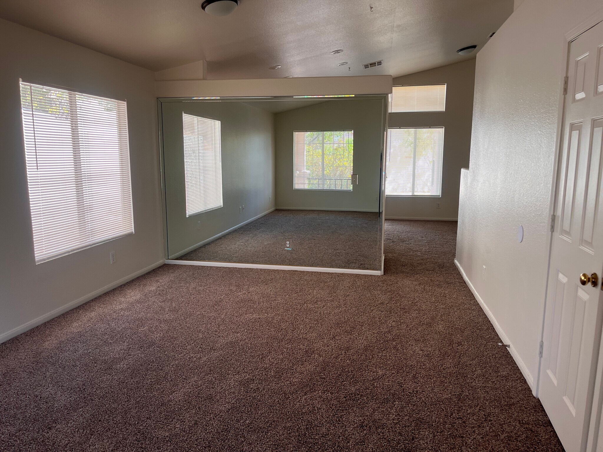 Building Photo - 1501 Waterton Dr