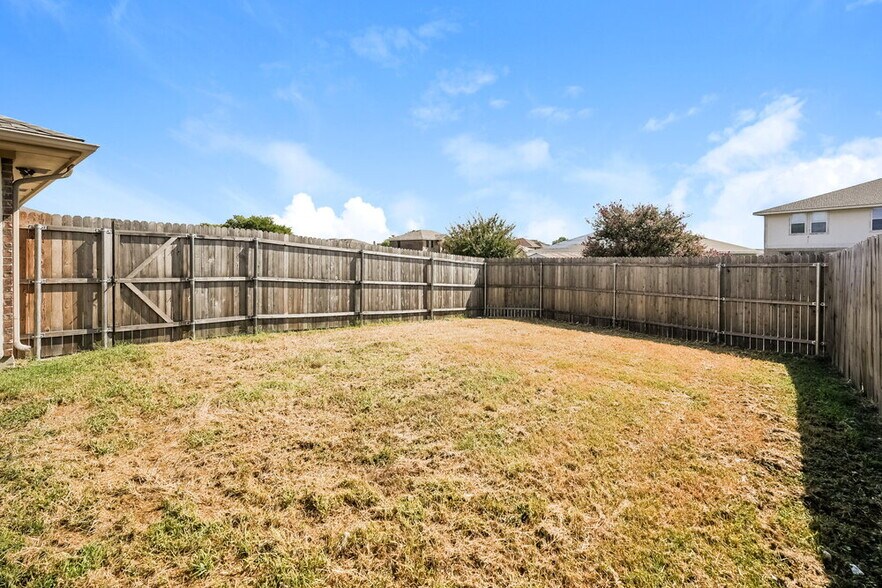 Building Photo - 604 Horseshoe Ct